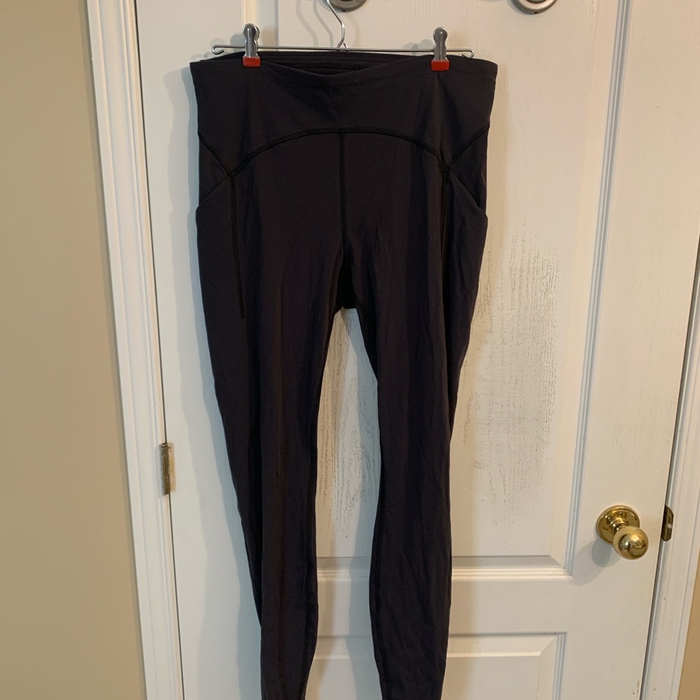 Lululemon black leggings with pockets